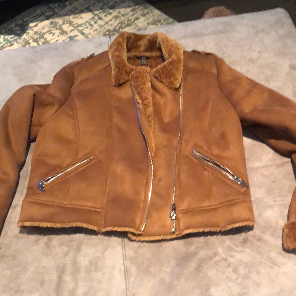 Size XL Zara faux shearling coat! Runs very small! Fits like a medium